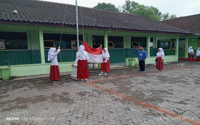 Upacara Memperingati Hari Sumpah Pemuda